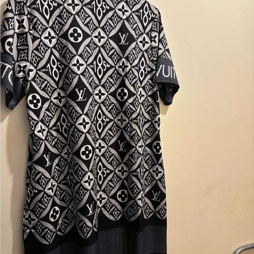 Designer Black and White Patterned Women's Top - Picture 2 of 4